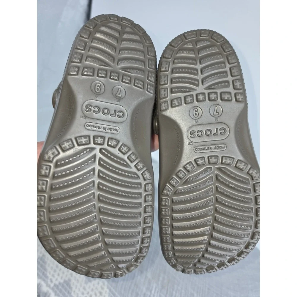 Crocs Classic Clogs Chocolate Brown Mens 7 Womens 9 Slip On Shoes M7 W9